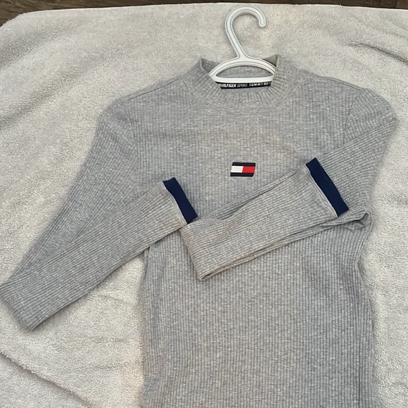 Worn once. Tommy hilfiger long sleeve top - Picture 3 of 5